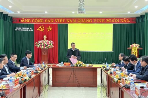 Chủ tịch UBND tỉnh Hoàng Xuân Ánh làm việc với Công ty cổ phần Gang thép Cao Bằng