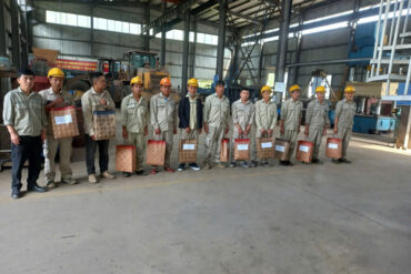 Động viên thăm hỏi các hộ gia đình người lao động  của Công ty bị ảnh hưởng sau bão số 10, số 11